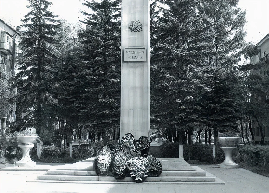 В 1965 г. в Химках воздвигнут монумент «Отстоявшим Отчизну»